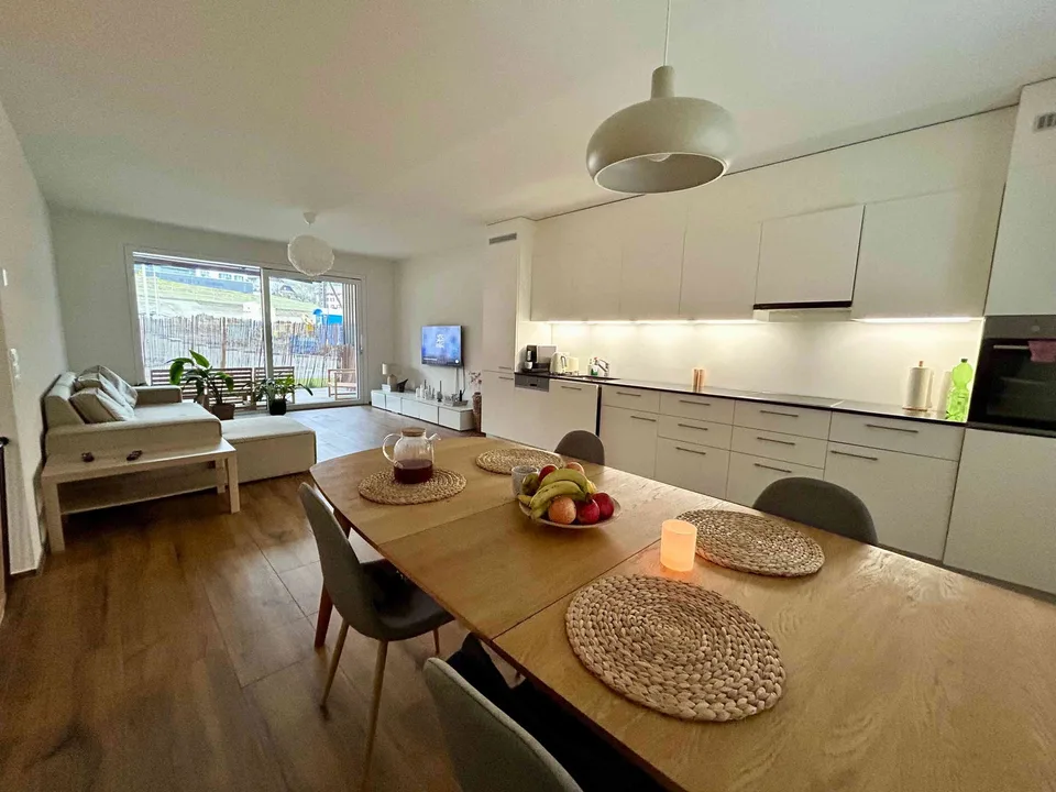 Moderne 3.5-Zimmer-Wohnung im Erdgeschoss in Rickenbach – Neubau mit Balkon und Lift