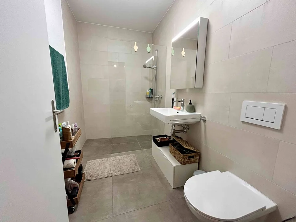 Moderne 3.5-Zimmer-Wohnung im Erdgeschoss in Rickenbach – Neubau mit Balkon und Lift