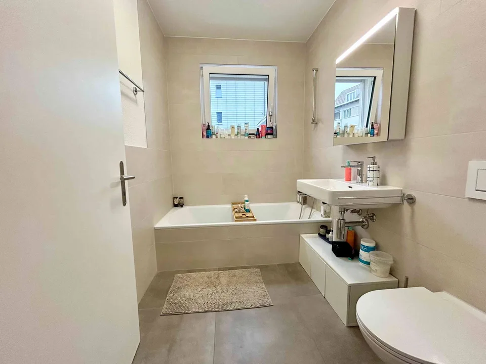 Moderne 3.5-Zimmer-Wohnung im Erdgeschoss in Rickenbach – Neubau mit Balkon und Lift