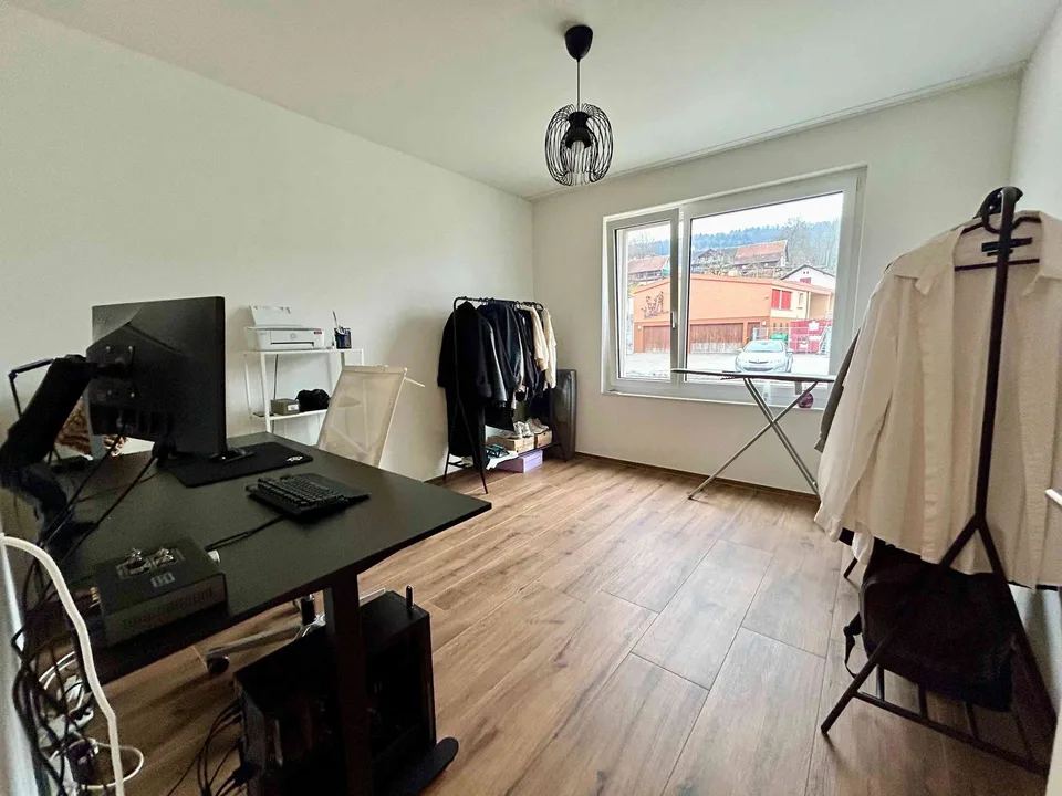 Moderne 3.5-Zimmer-Wohnung im Erdgeschoss in Rickenbach – Neubau mit Balkon und Lift