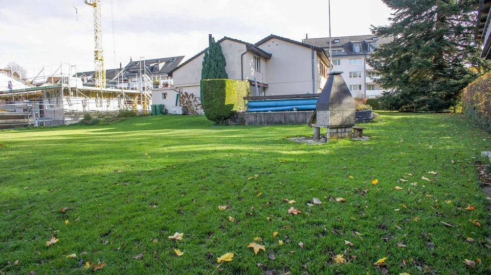 Bauland in KZ 2, mit Einfamilienhaus