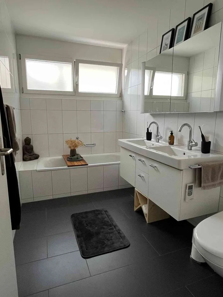 Grosszügige, moderne 4,5 Zimmer Wohnung