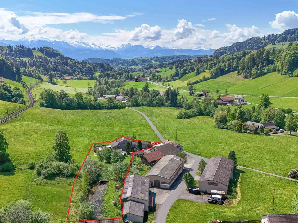 Exklusives Landhausidyll 3’874 m², mit grossem Naturteich & Alpenblick