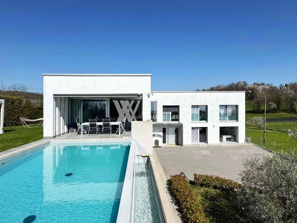 ARZO-MENDRISIO: MODERNA VILLA DI DESIGN CON PISCINA