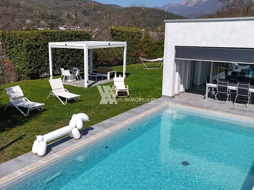 ARZO-MENDRISIO: MODERNA VILLA DI DESIGN CON PISCINA