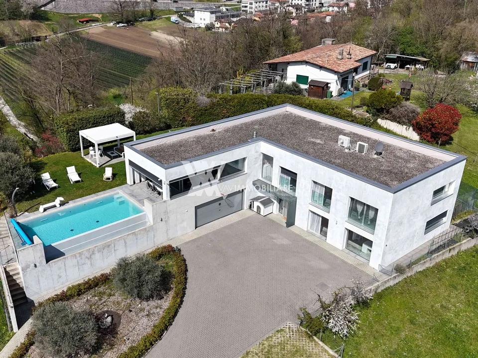 ARZO-MENDRISIO: MODERNA VILLA DI DESIGN CON PISCINA