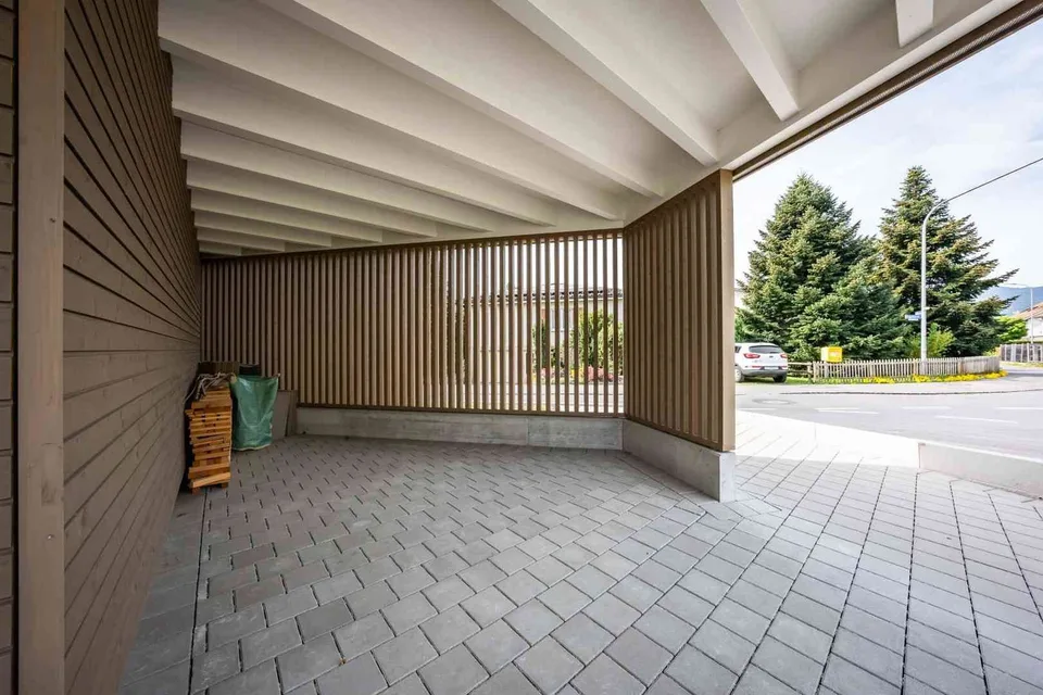 Einzelcarport in Rebstein – geschützt vor Wetter, nah am ÖV