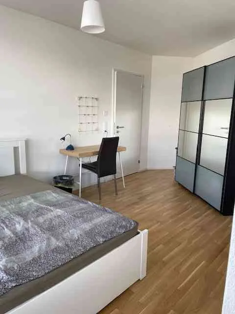 Helle grosszügige 3.5-Zimmer-Wohnung mit schönem Balkon