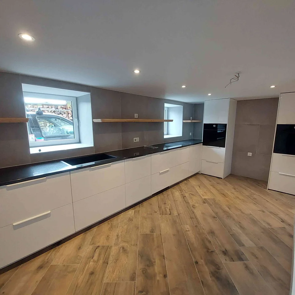 WG Zimmer mit eigenem Bad & Ankleide – 27 m² – Säntisblick