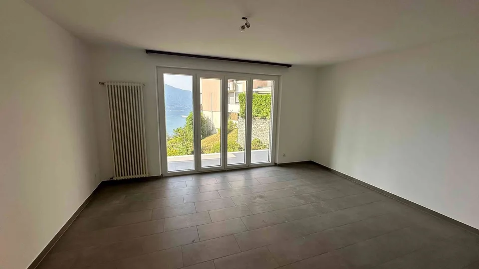 neu renovierte 2.5 Zimmer Wohnung in Brione s.M. mit Seesicht und PP
