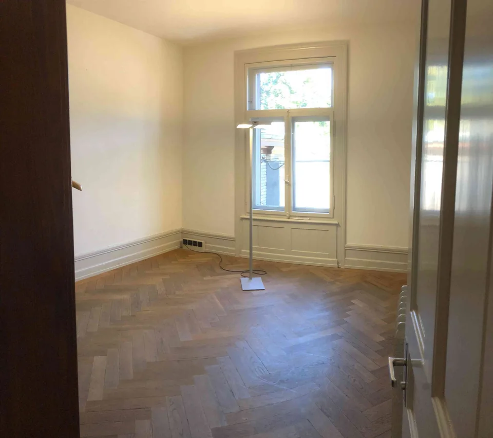 Schöner Büroraum zu vermieten in historischem Gebäude