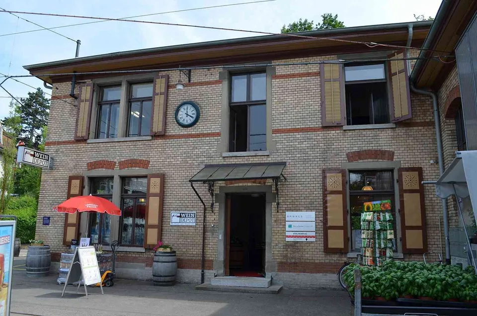 Schöner Büroraum zu vermieten in historischem Gebäude