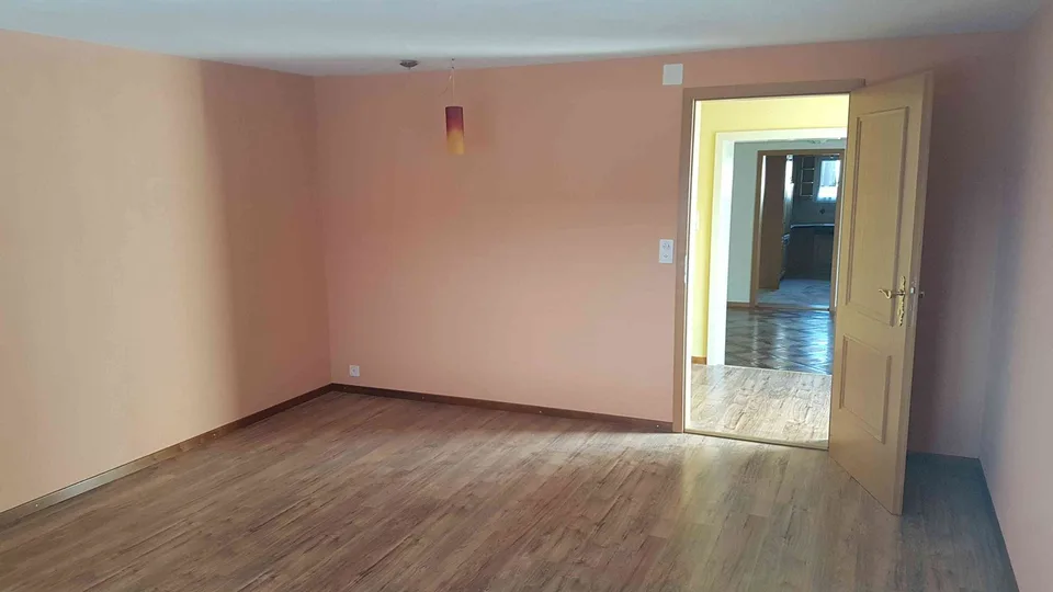 Grosszügige helle 5-Zimmer-Altbauwohnung an zentraler Lage