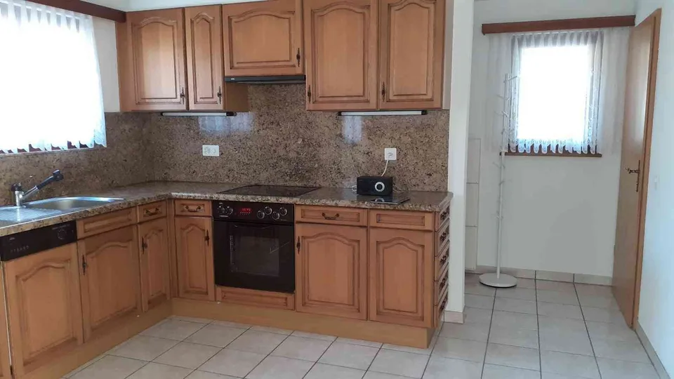 Zu verkaufen Zweifamilienhaus, 1'000 m² Grundstück in Maggia