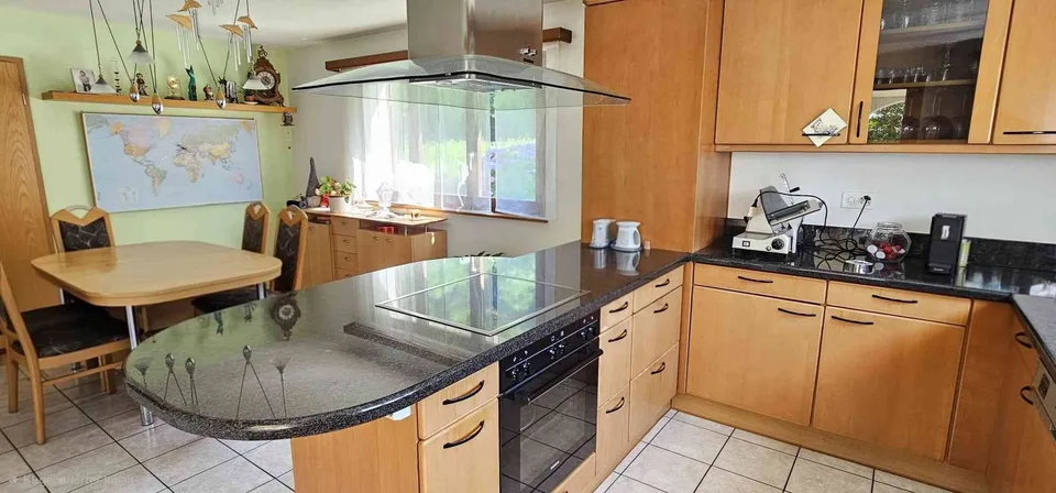 Zu verkaufen Zweifamilienhaus, 1'000 m² Grundstück in Maggia