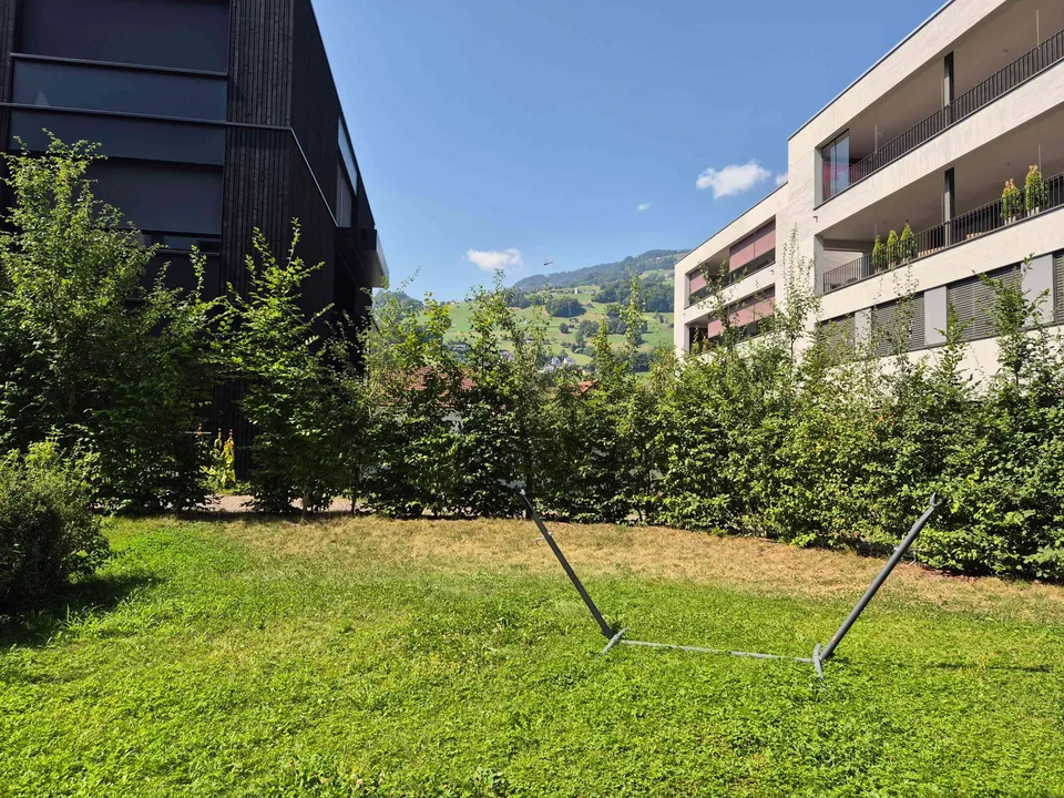 Moderne 5.5-Zimmer-Maisonettewohnung mit Garten und Gemeinschaftspool