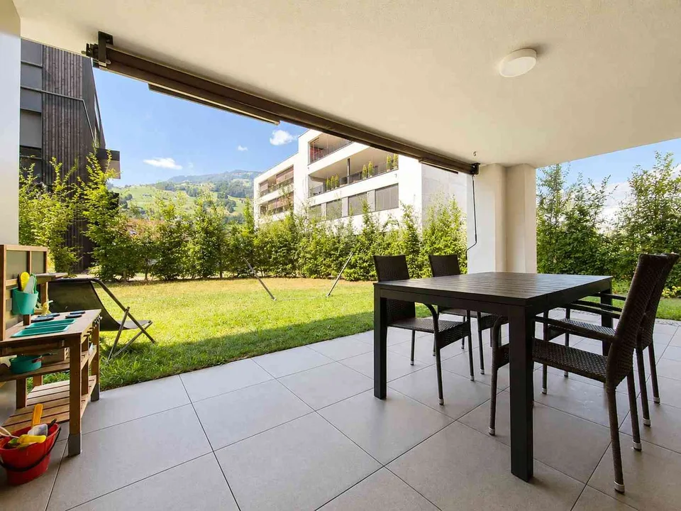 Moderne 5.5-Zimmer-Maisonettewohnung mit Garten und Gemeinschaftspool