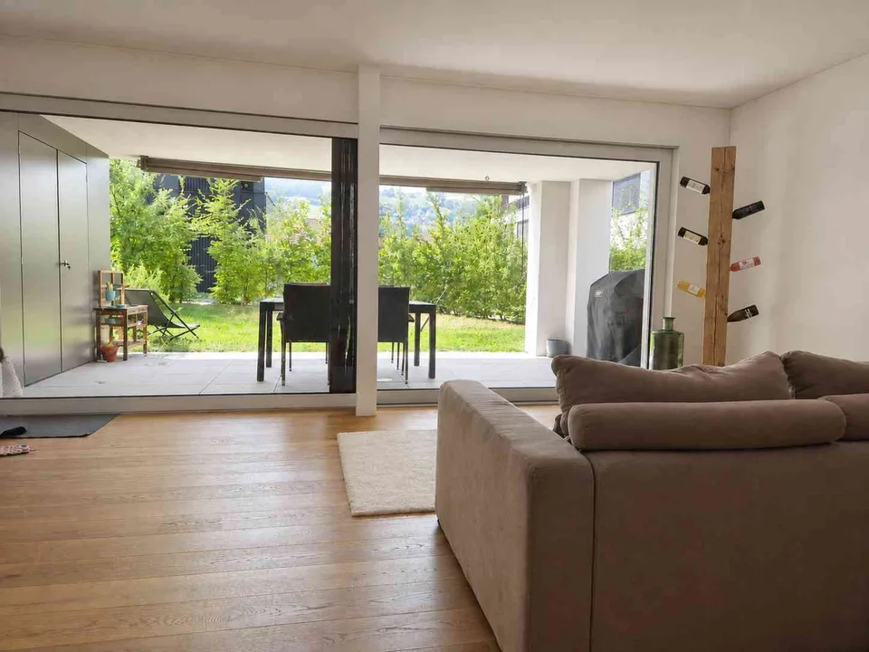 Moderne 5.5-Zimmer-Maisonettewohnung mit Garten und Gemeinschaftspool