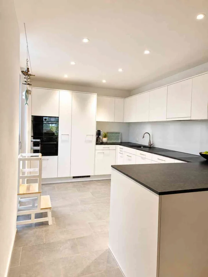 Moderne 5.5-Zimmer-Maisonettewohnung mit Garten und Gemeinschaftspool