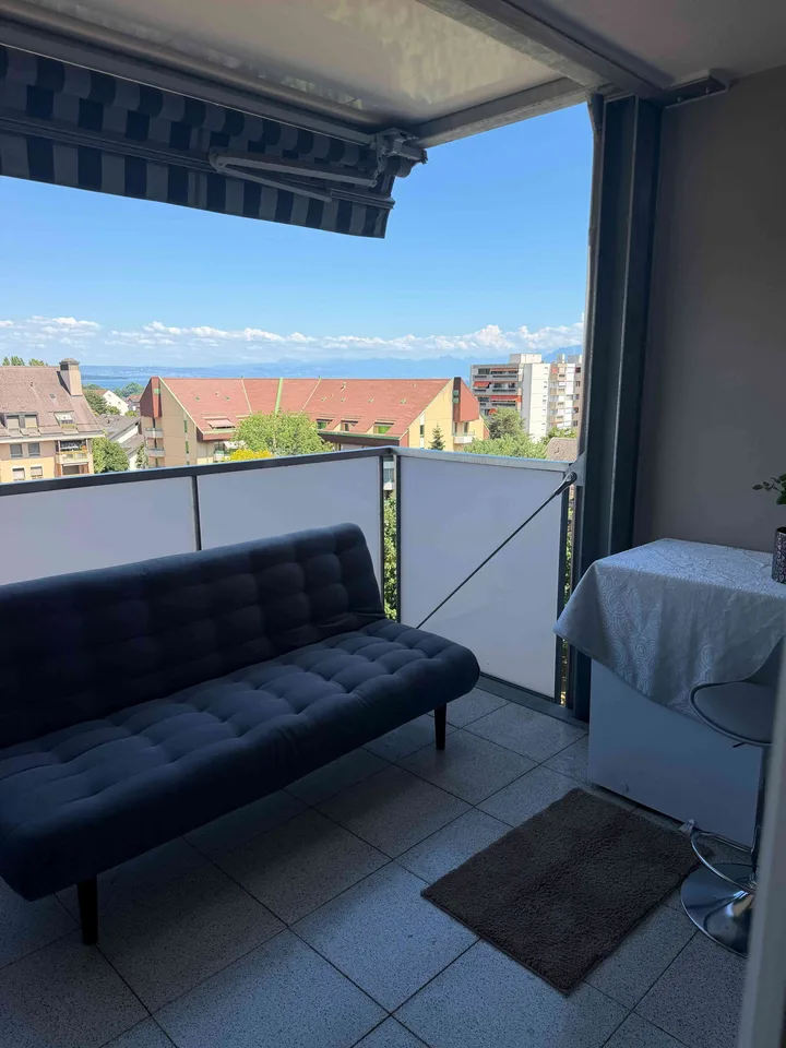 Appartement à gland, bien équipé , belle vue et pratique