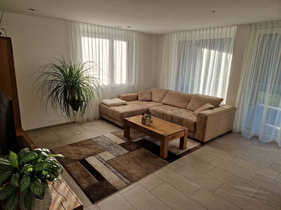 Schöne 3.5 Zimmerwohnung mit grosszügigem Sitzplatz zu vermieten