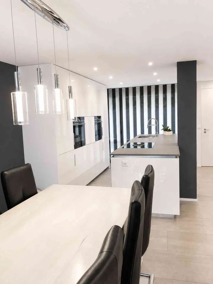 modernes 5 Zimmer-Reihenhaus am Waldrand in Zürich Höngg - stadtnah