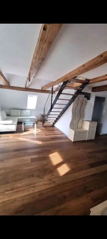 Wunderschöne, helle 3.5-Zimmer-Dachwohnung mit Charme in zentraler Lag