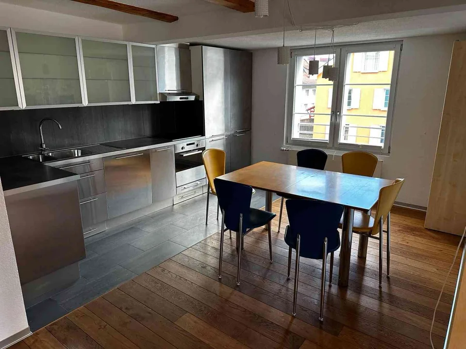 Wunderschöne, helle 3.5-Zimmer-Dachwohnung mit Charme in zentraler Lag