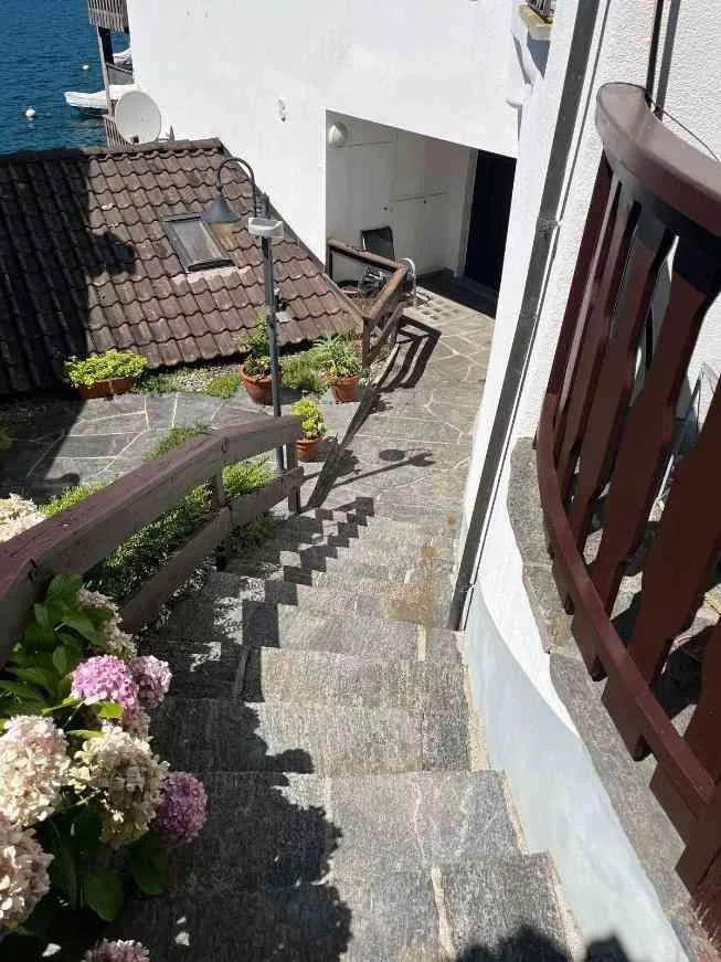 Seeliegenschaft Ferienhaus-Teil mit 2 Wohnungen Seeterrasse und Garage