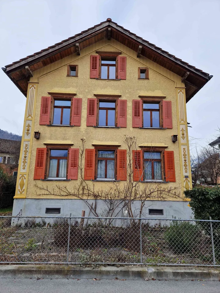 hübsche 3.5 Zimmer Wohnung in älterem Holzhaus