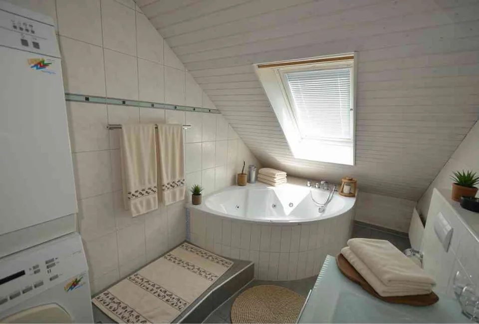 4.5 Zimmer Dachgeschoss-Wohnung mit Wintergarten 160m2