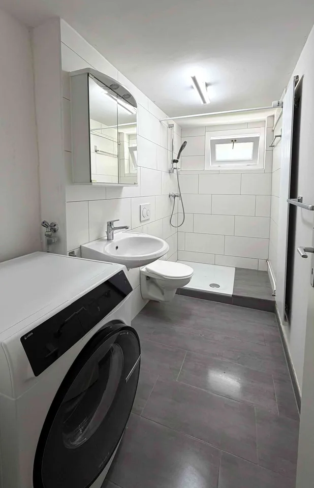 Sonnige Terrasse & Wiese und grosszügige 3.5 Zimmer Wohnung