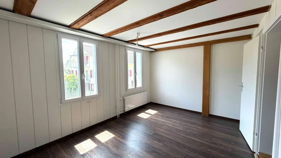 Sonnige Terrasse & Wiese und grosszügige 3.5 Zimmer Wohnung