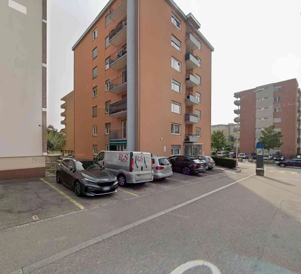Viganello Centro: Ampio 3.5 luminoso e strategico