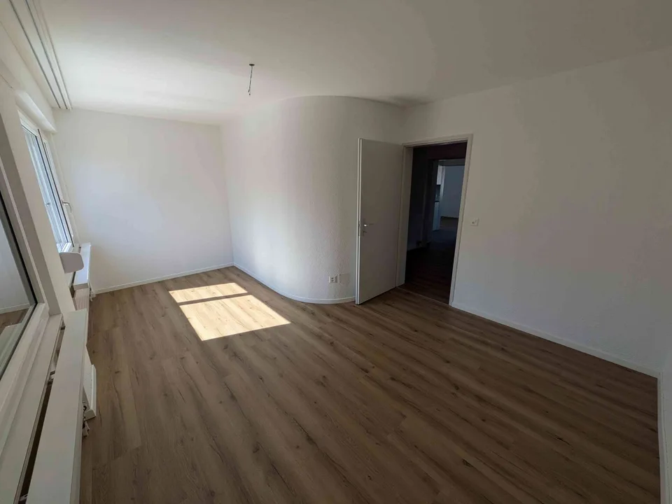 Grosszügige 5.5-Zimmerwohnung mit Garten in Einfamilienhaus