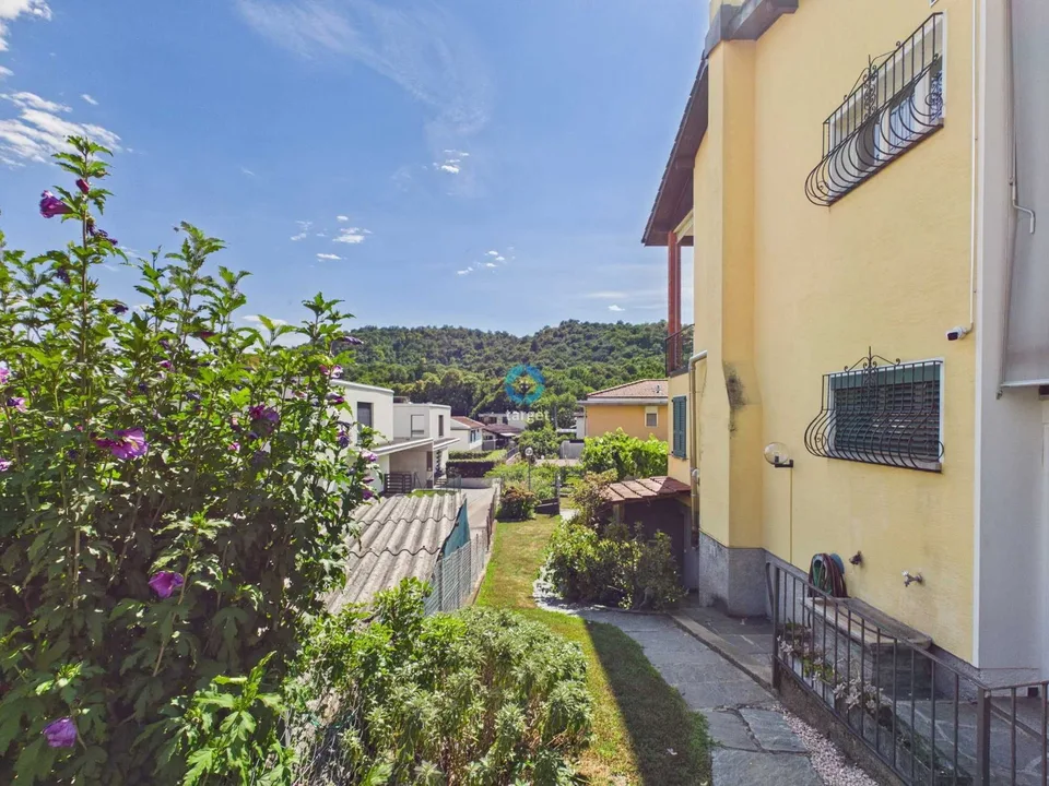 Casa bifamiliare 9 locali con giardino a Ponte Capriasca