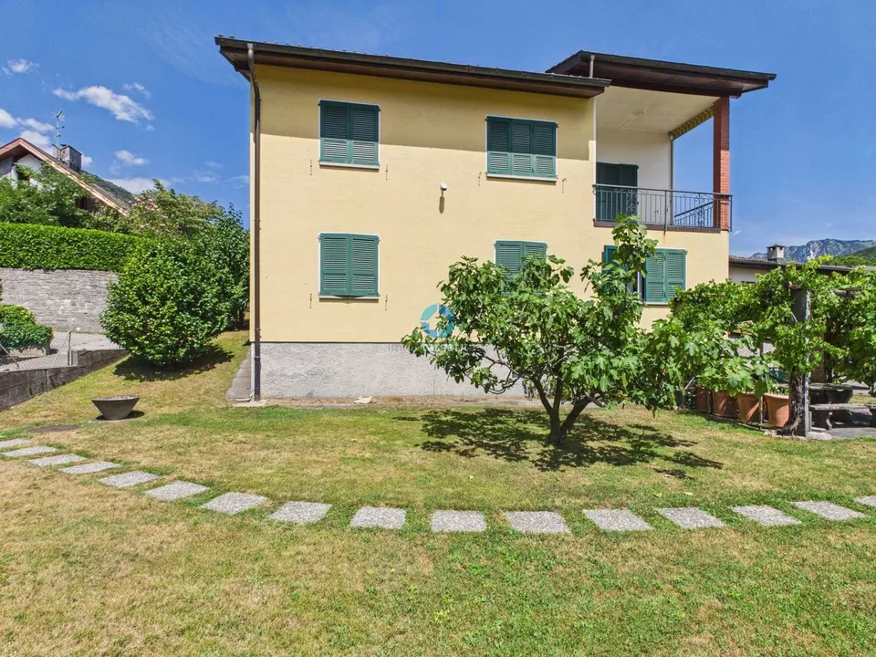 Casa bifamiliare 9 locali con giardino a Ponte Capriasca