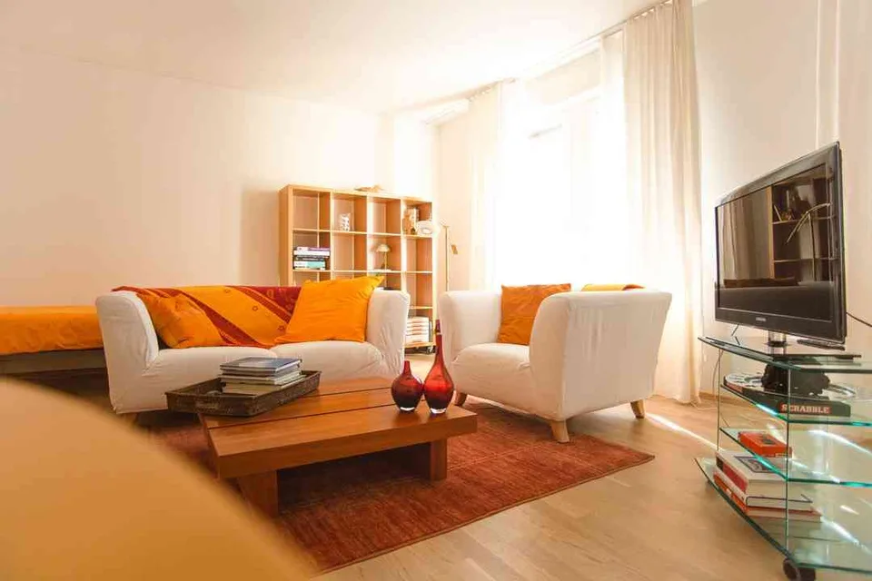kiwihomes.ch Top HOT SPOT, 180 & 100 beds, wm, all @ yr doorstep 2550