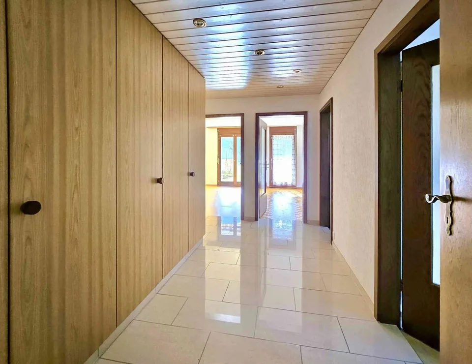 Attraktives 9½-Zimmer-Haus mit 2 Wohnungen, Bauland-Parzelle