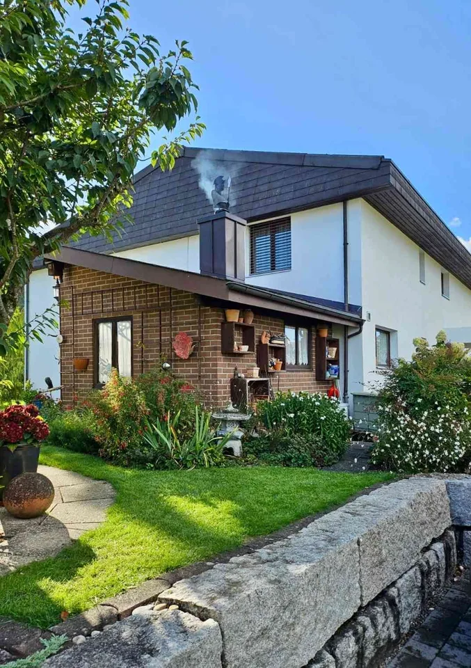 Attraktives 9½-Zimmer-Haus mit 2 Wohnungen, Bauland-Parzelle