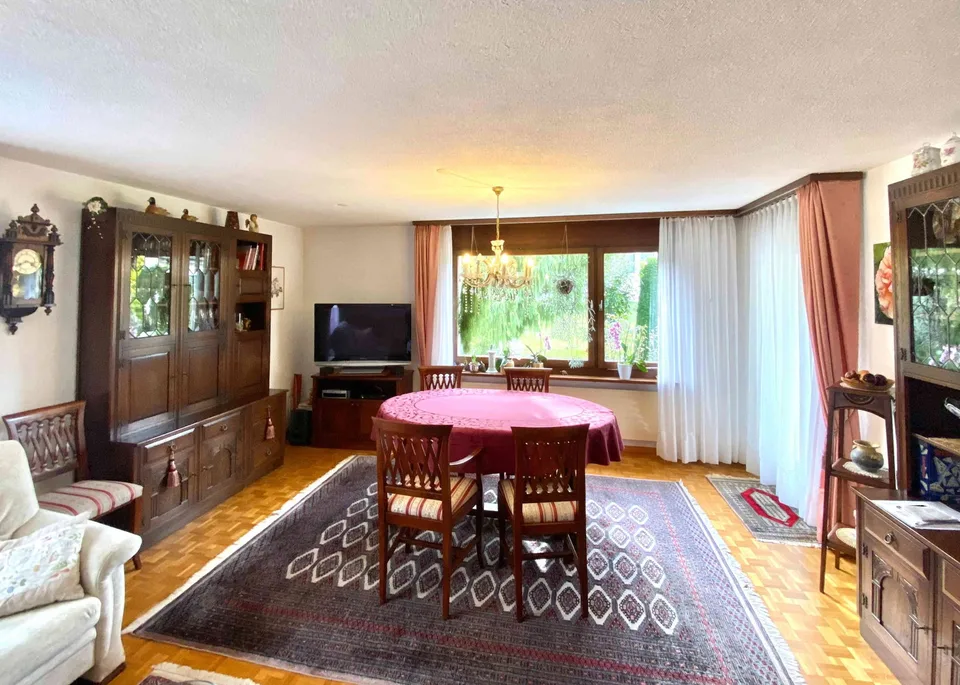 Attraktives 9½-Zimmer-Haus mit 2 Wohnungen, Bauland-Parzelle