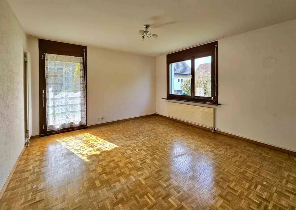 Attraktives 9½-Zimmer-Haus mit 2 Wohnungen, Bauland-Parzelle