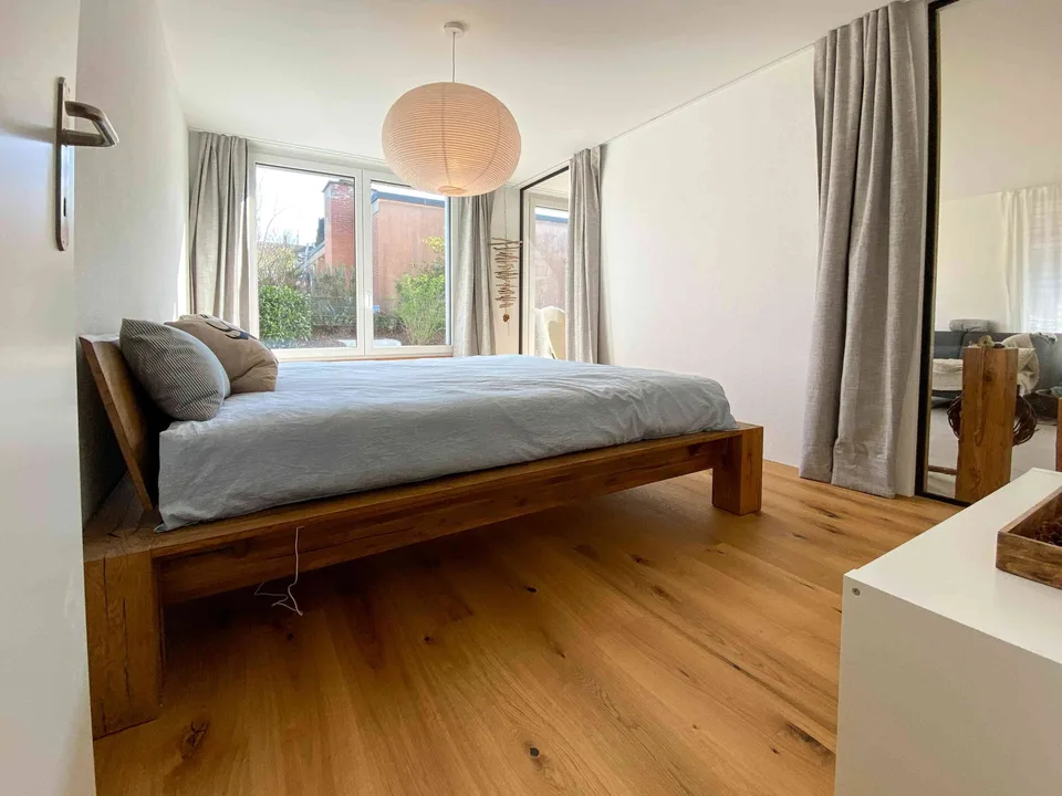 Helle, moderne 4.5-Zimmerwohnung mit privatem Gartenteil