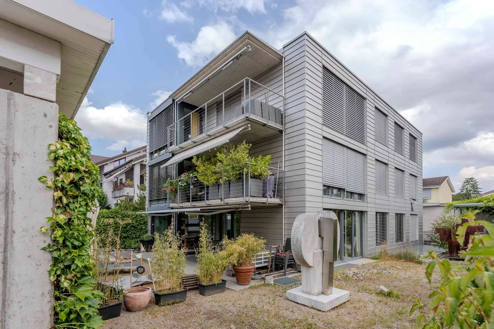 Helle, moderne 4.5-Zimmerwohnung mit privatem Gartenteil