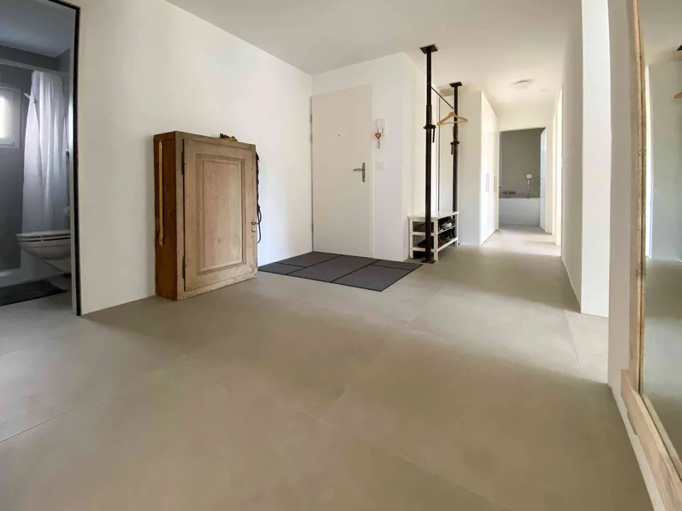 Helle, moderne 4.5-Zimmerwohnung mit privatem Gartenteil