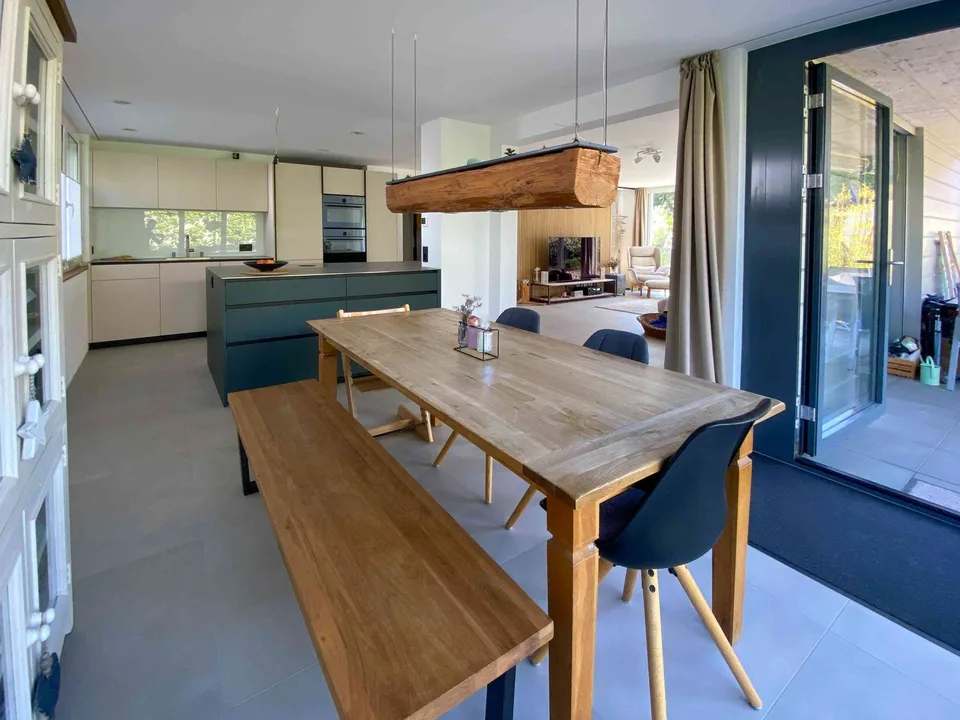 Helle, moderne 4.5-Zimmerwohnung mit privatem Gartenteil