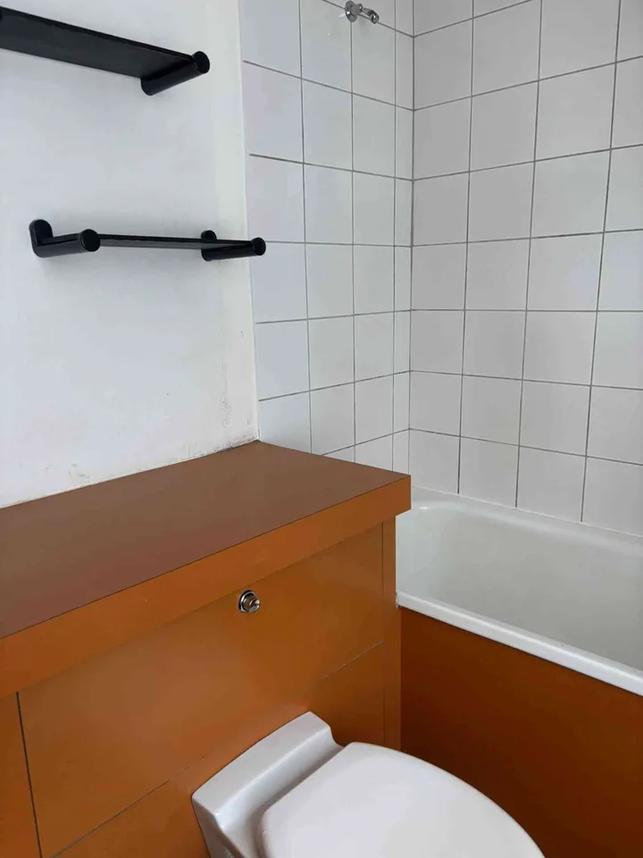 À louer chambre en colocation avec terrasse et vue lac.