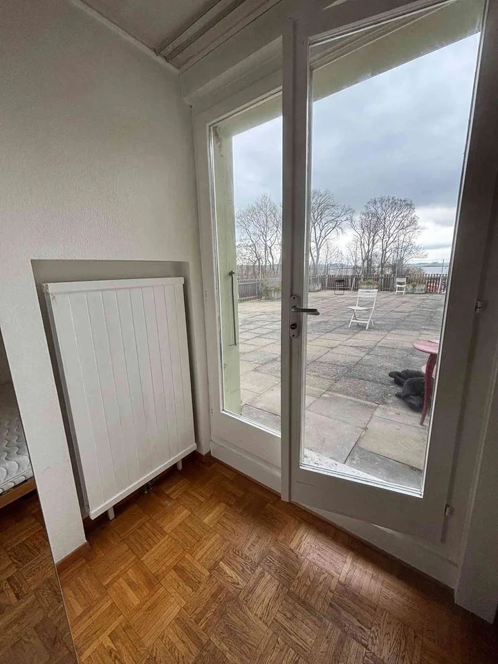 A louer chambre en colocation avec terrasse et vue lac.