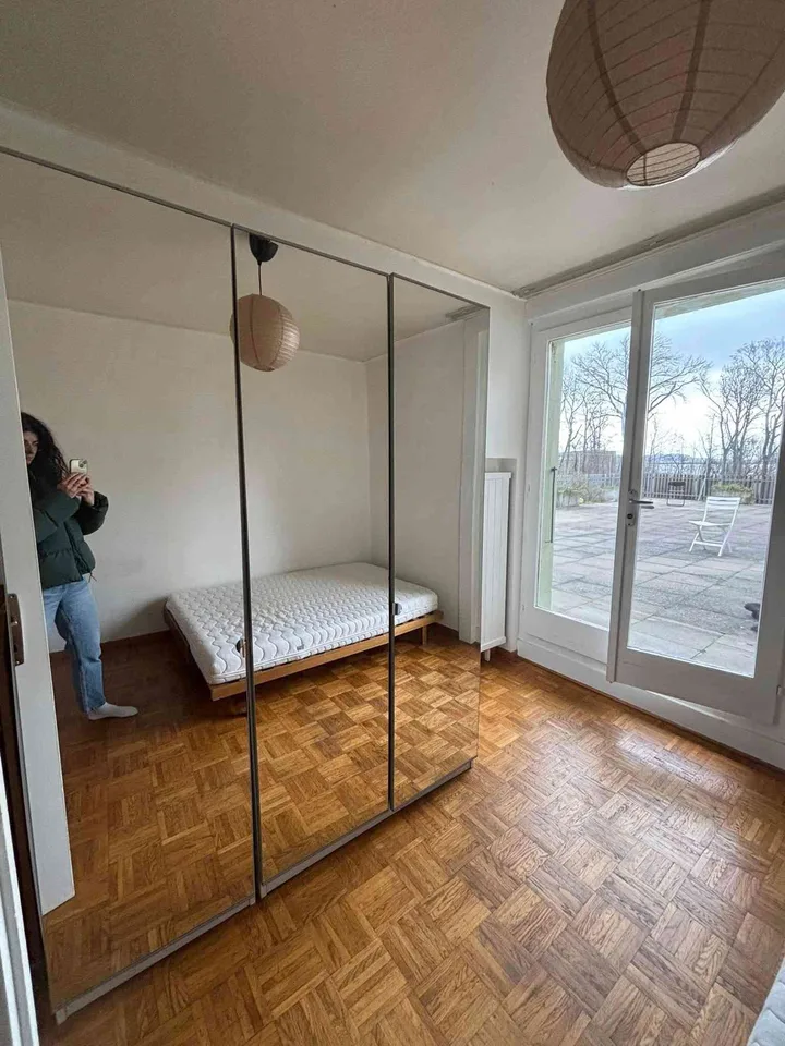 A louer chambre en colocation avec terrasse et vue lac.