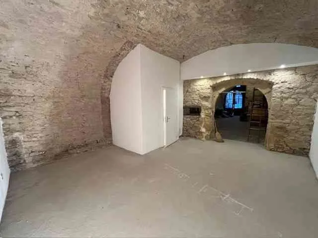 Local Commercial de 100m² au coeur du village